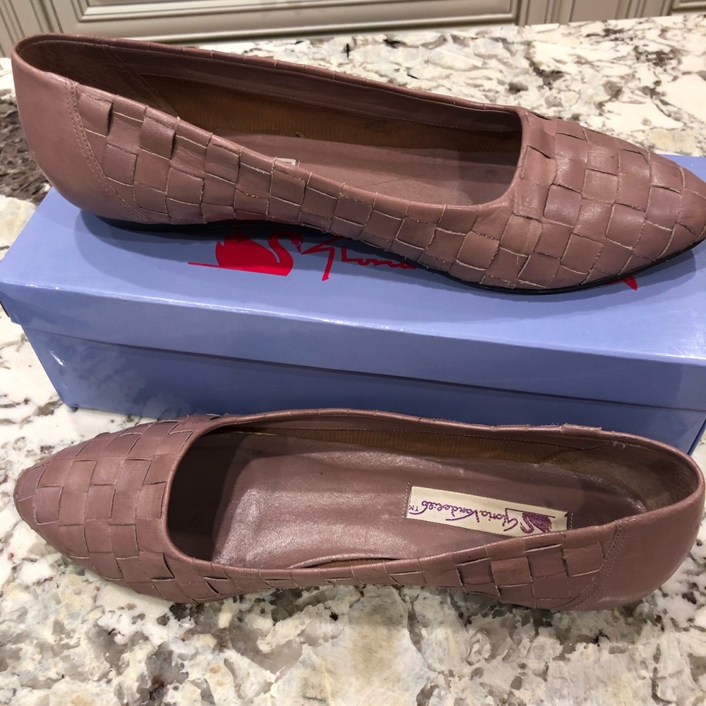 Gloria Vanderbilt flats
